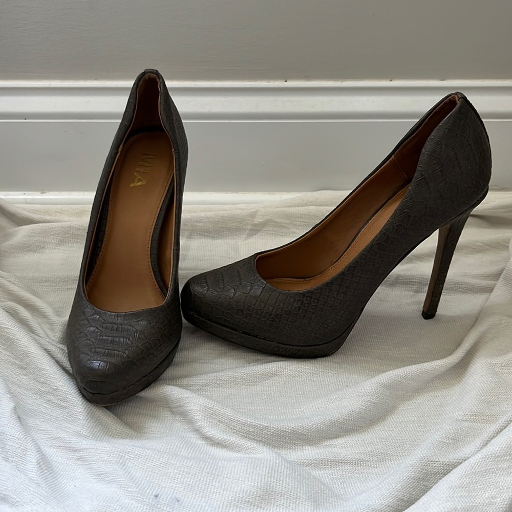 MIA brown heels
